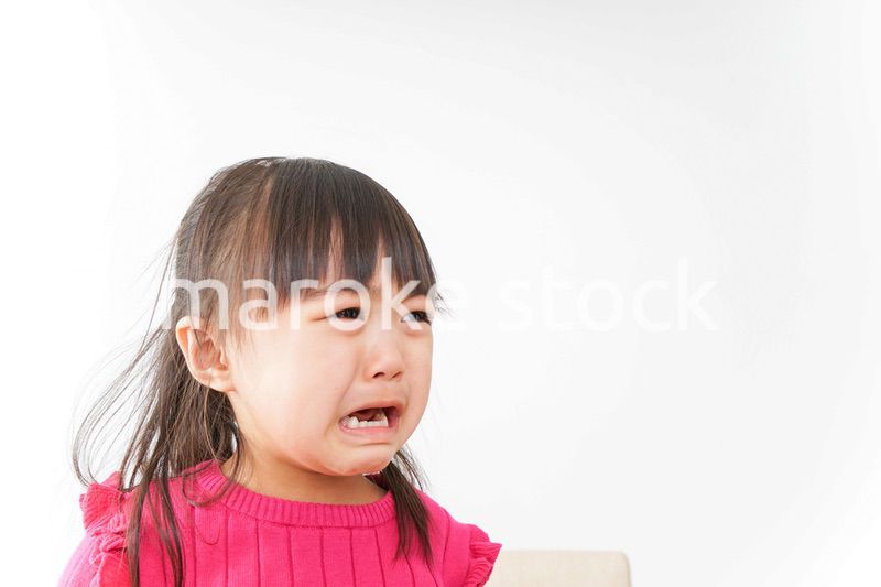 泣く子ども