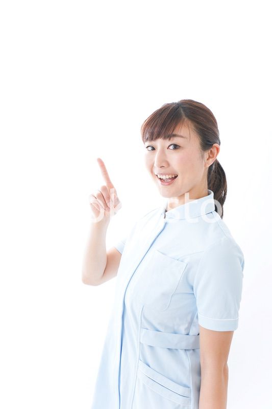 ポイントを指差す若い看護師