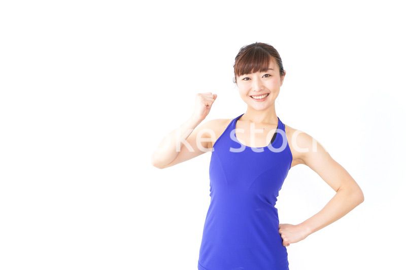筋肉を鍛えるスポーツウェアを着た女性