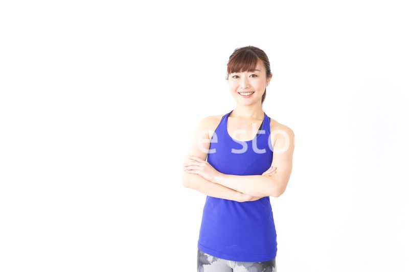 筋肉を鍛えるスポーツウェアを着た女性