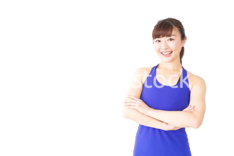 筋肉を鍛えるスポーツウェアを着た女性