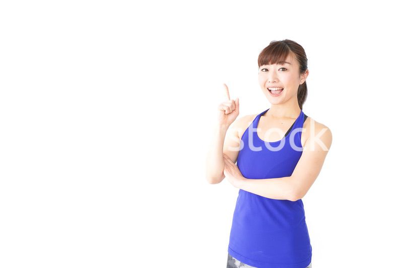 筋肉を鍛えるスポーツウェアを着た女性