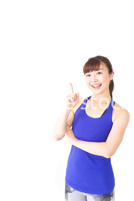 筋肉を鍛えるスポーツウェアを着た女性