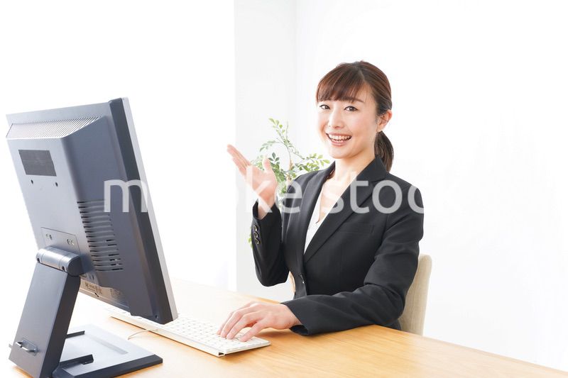 ポイントを示す若いビジネスウーマン