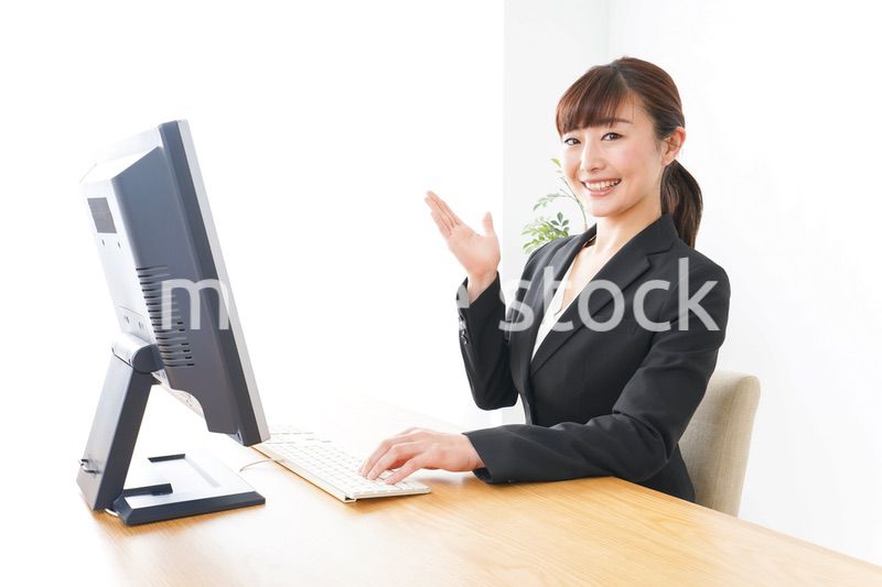 ポイントを示す若いビジネスウーマン