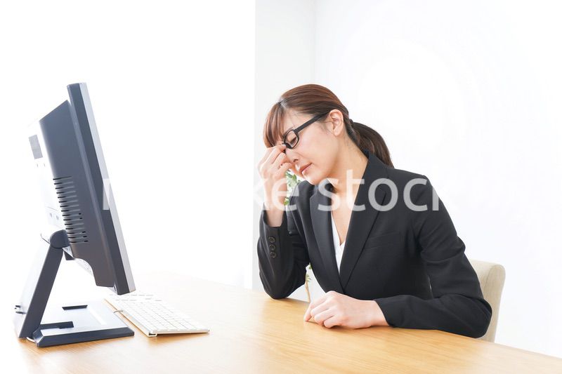 過労・長時間労働・残業に苦しむビジネスウーマン