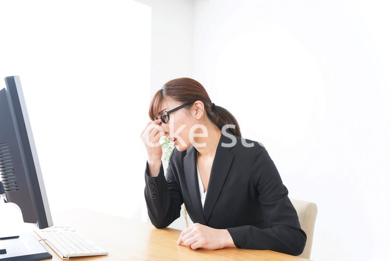 過労・長時間労働・残業に苦しむビジネスウーマン