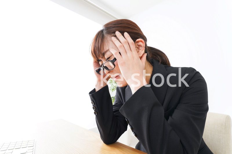 過労・長時間労働・残業に苦しむビジネスウーマン