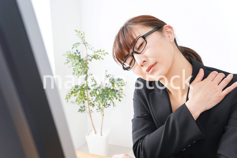 過労・長時間労働・残業に苦しむビジネスウーマン