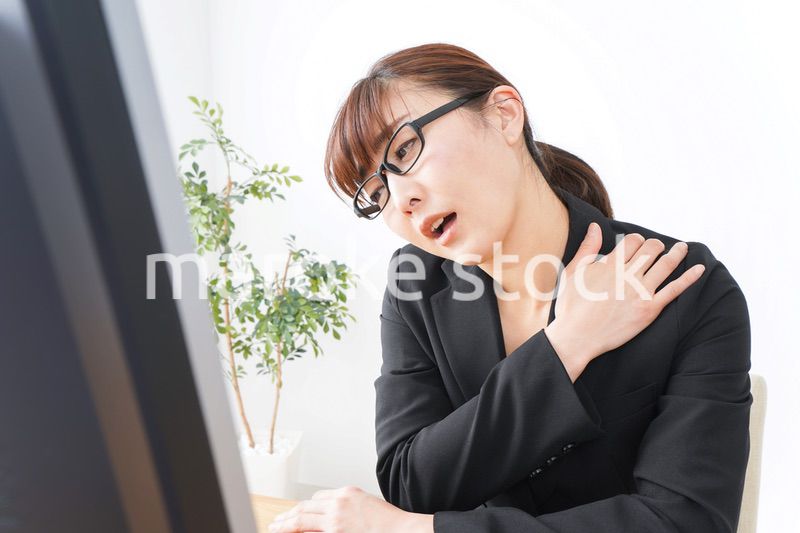 過労・長時間労働・残業に苦しむビジネスウーマン