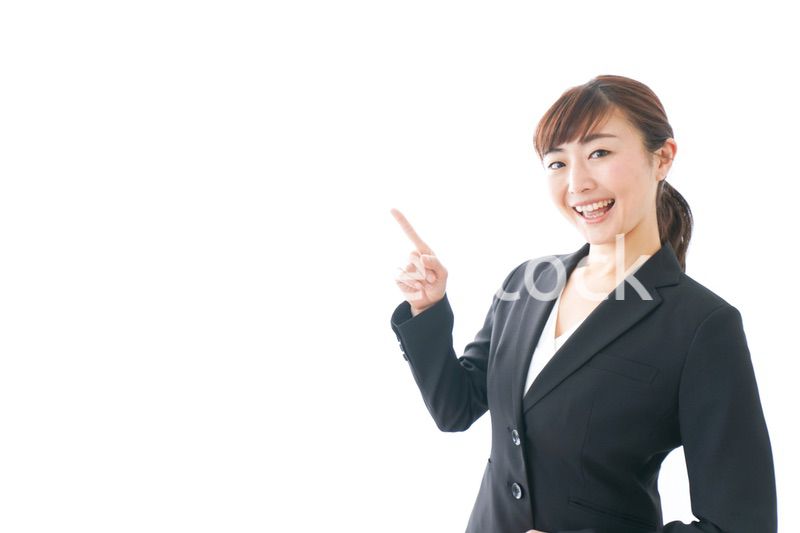 笑顔の若いビジネスウーマン