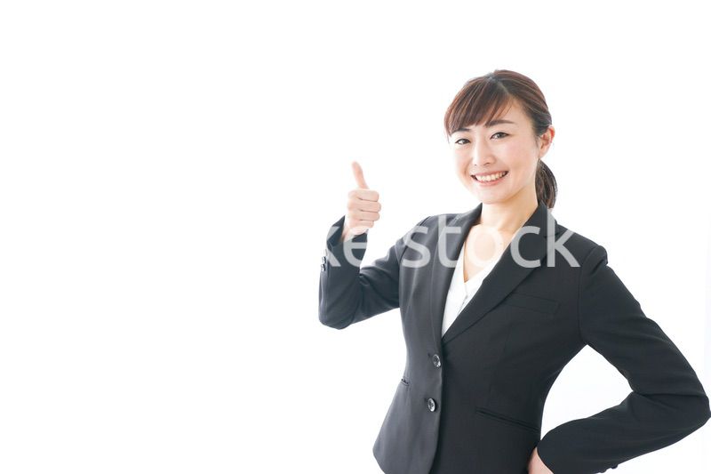 笑顔の若いビジネスウーマン