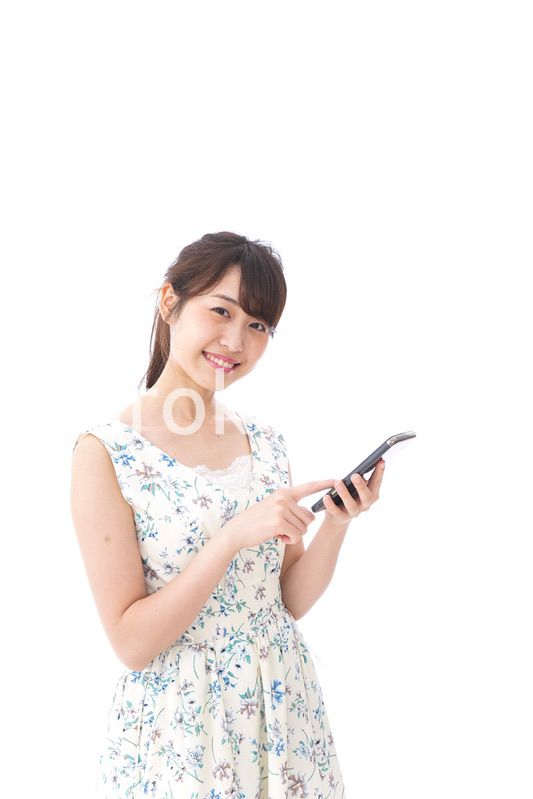 アプリ・スマホを使う若い女性