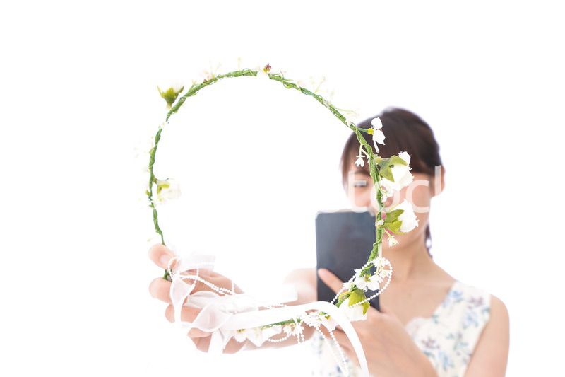 フリマサイト・フリマアプリに出品する女性