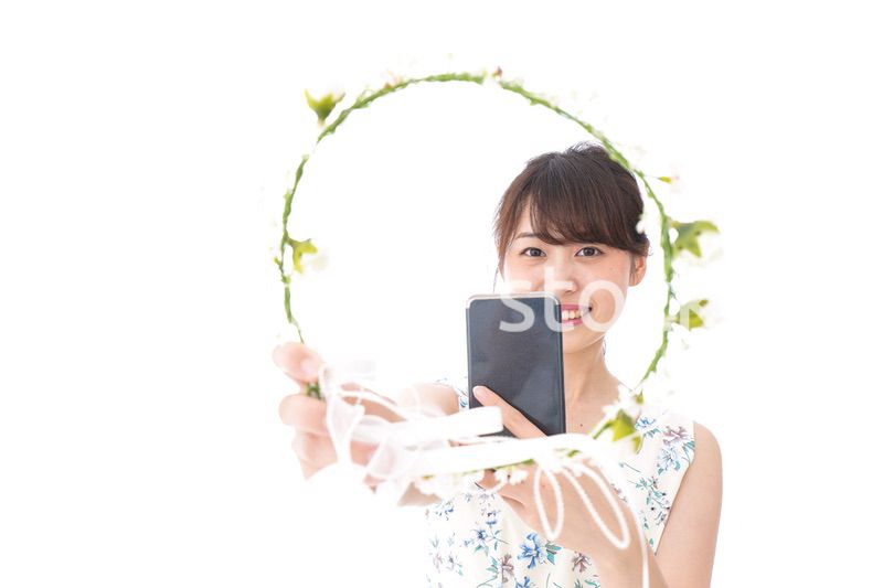 フリマサイト・フリマアプリに出品する女性