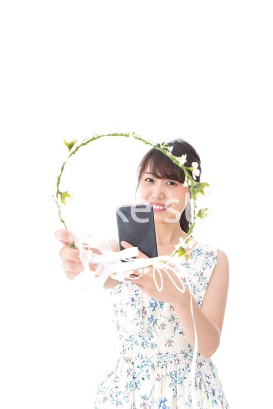 フリマサイト・フリマアプリに出品する女性