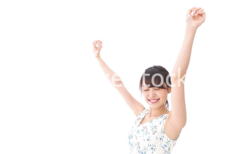 リフレッシュをする若い女性