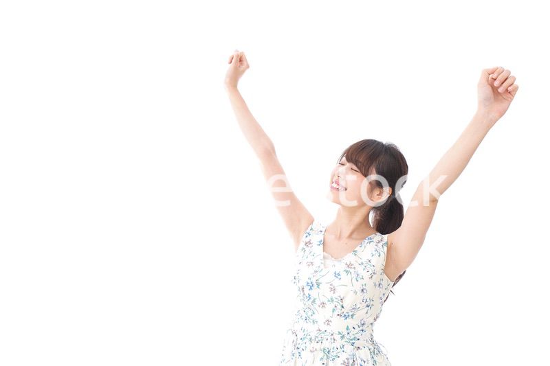 リフレッシュをする若い女性