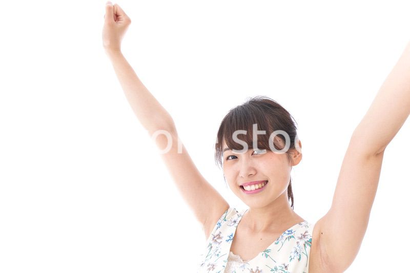 リフレッシュをする若い女性