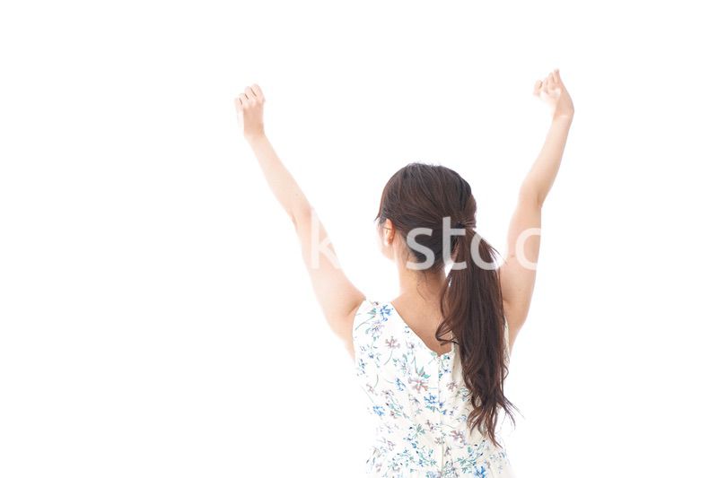 リフレッシュをする若い女性