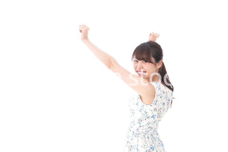 リフレッシュをする若い女性