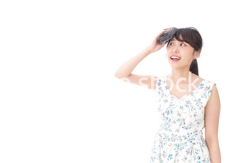 猛暑・汗をかく女性