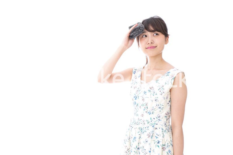 猛暑・汗をかく女性