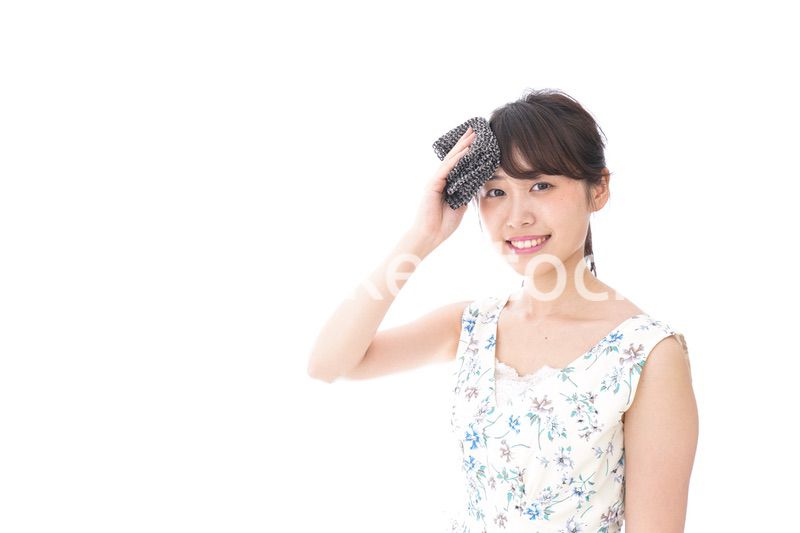 猛暑・汗をかく女性