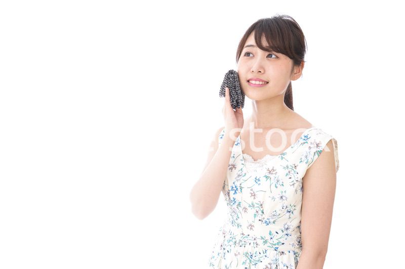 猛暑に苦しむ若い女性