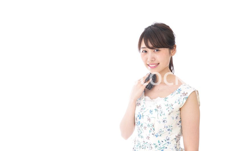 猛暑に苦しむ若い女性