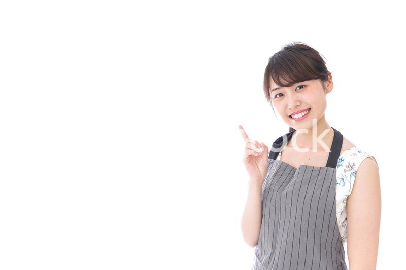 案内をするカフェスタッフ