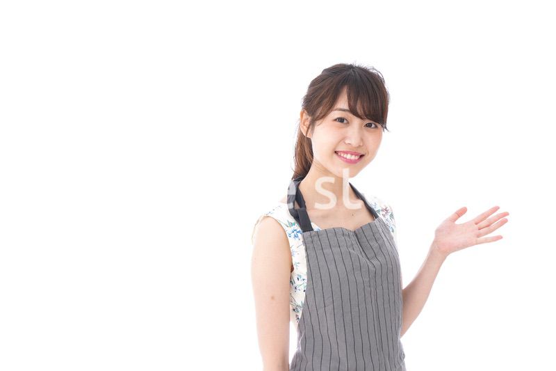 案内をするカフェスタッフ