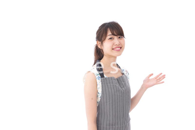 案内をするカフェスタッフ