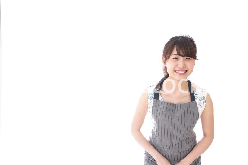 おじぎをするカフェの店員・おもてなし