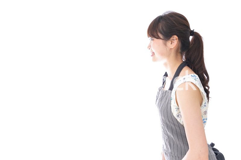 おじぎをするカフェの店員・おもてなし