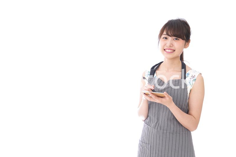 注文を取るカフェスタッフ
