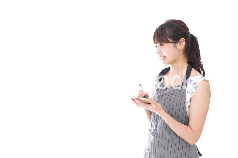 注文を取るカフェスタッフ