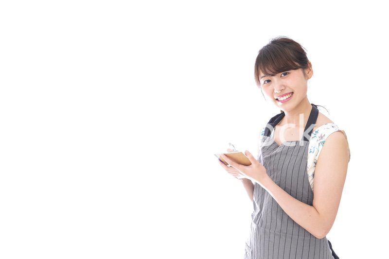 注文を取るカフェスタッフ