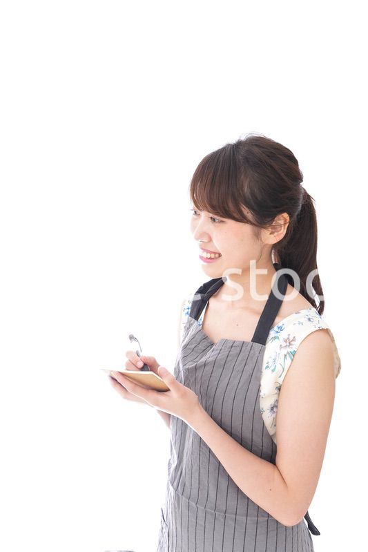 注文を取るカフェスタッフ