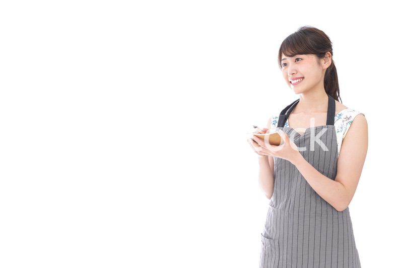 注文を取るカフェスタッフ