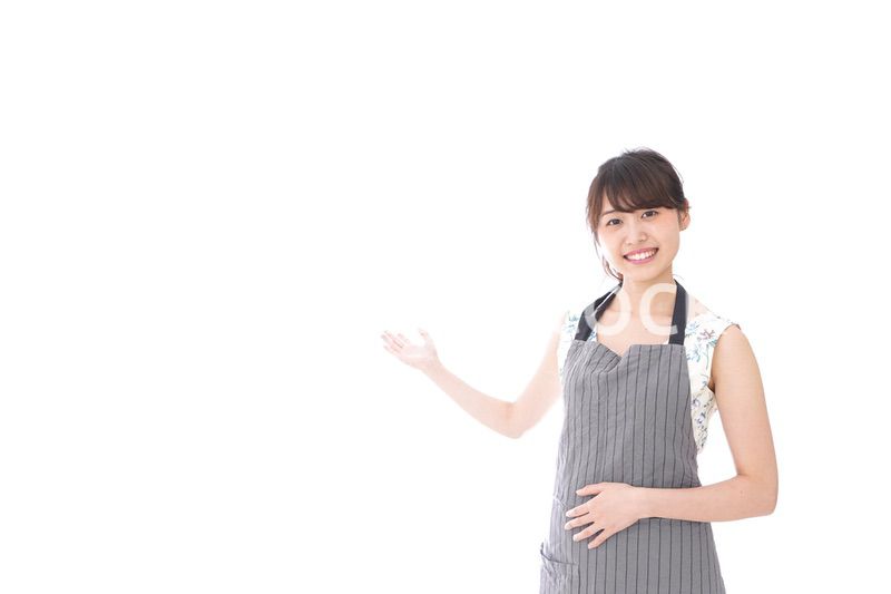 案内をするカフェスタッフ