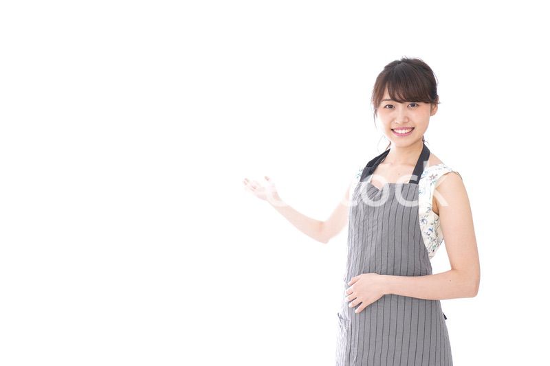 案内をするカフェスタッフ