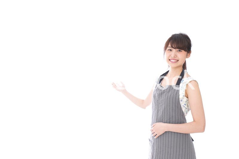 案内をするカフェスタッフ