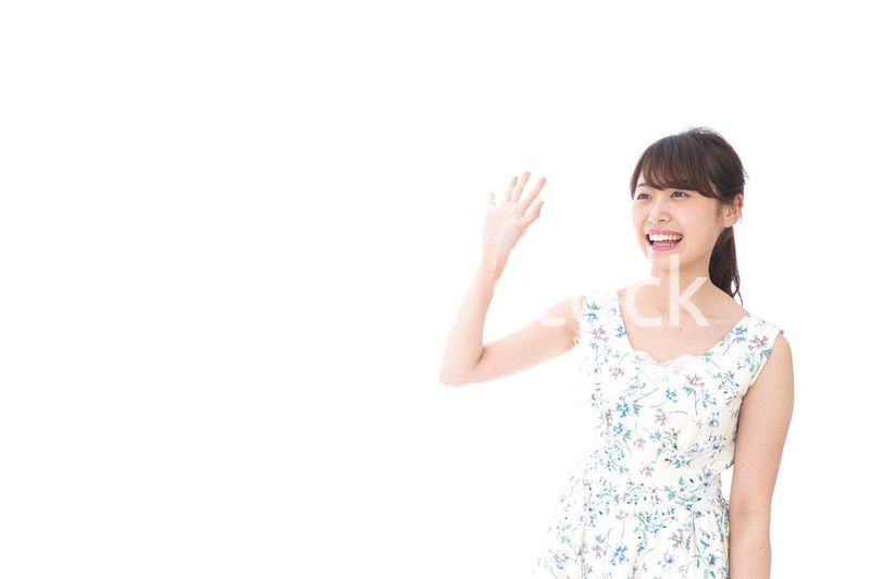 手を振る女性