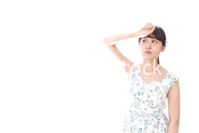 夏バテをする若い女性