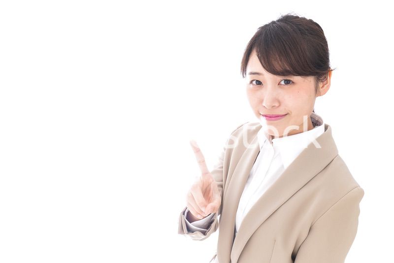 指を指す若いビジネスウーマン