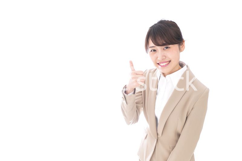 グッドサインをするビジネスウーマン