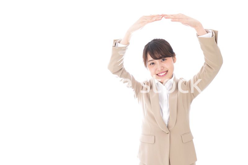 マルサインをするビジネスウーマン