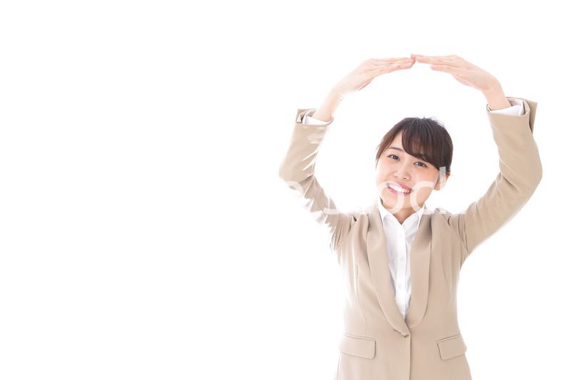 マルサインをするビジネスウーマン