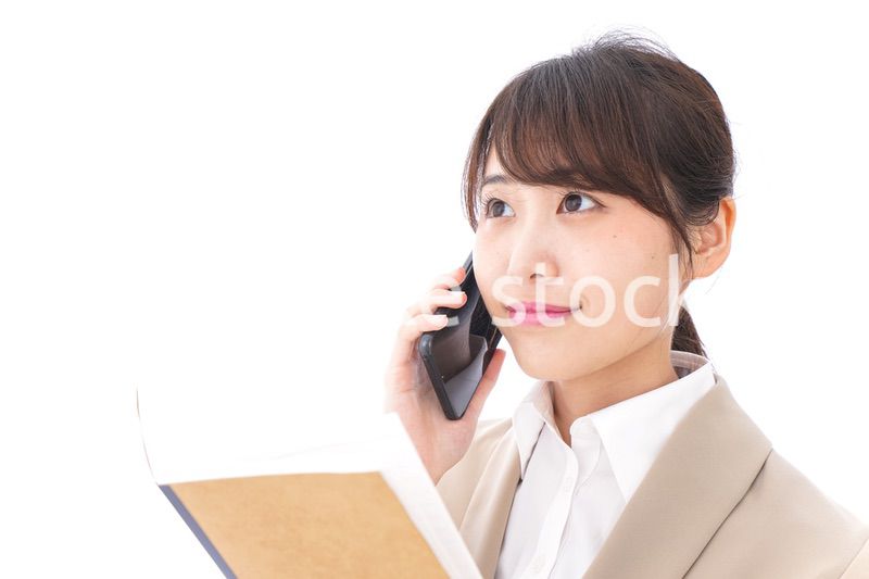 電話をするビジネスウーマン